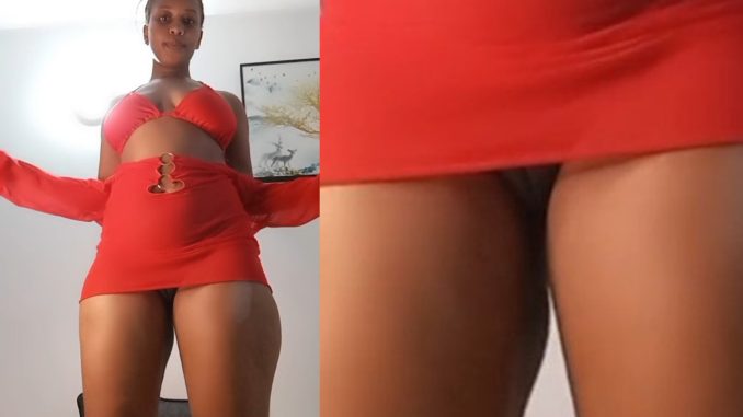 Nigerian Girl Without Panties Flashes Her Pussy In Upskirt