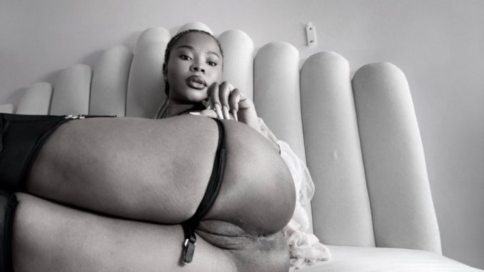 Naija Model “Adaoflondon” Flaunts Her Pussy And Ass Hole In Nude Photo