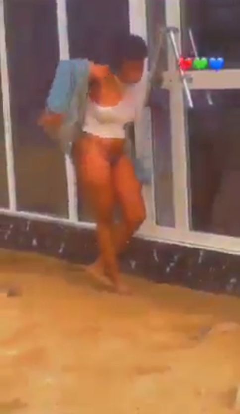 Nigerian Girl With Hairy Pussy And Big Ass Strips Naked And Runs Mad In Public (18+)
