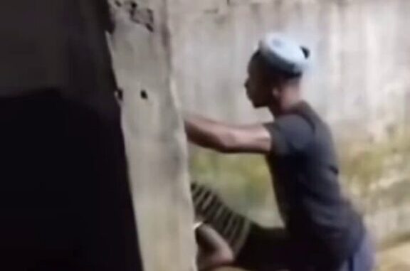 Mzansi Girl Fucked In The Backyard In Public (18+)