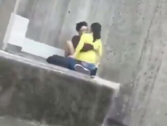 Asian Couple Seen Having Sex In Public (Busted 18+)
