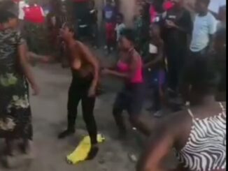 Boobs Out As Nigerian Girl With Big Breasts Is Seen Fighting In Public (18+)