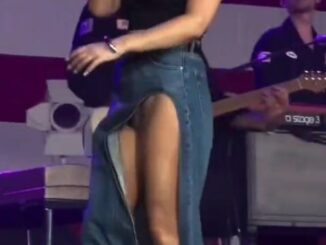 Britney Spears Exposing Her Pussy In Public (18+)