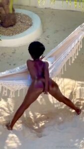 Ebony Kenyan Babe Twerking Outdoors In Nude Video (18+) Ebony Kenyan hun twerk outdoors!