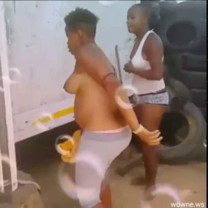 Boobs Out As 2 African Girls Are Seen Fighting Over A Man In Public (18+) Screenshot_20260201-012202.jpg