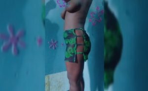 Watch Ebony Babe Undress Herself