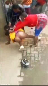 Ass Exposed: African Girl Stripped While Fighting In Public (18+) Ass Exposed: African Girl Stripped While Fighting In Public (18+)